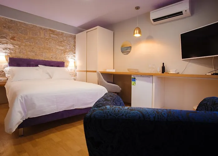 Mijama Bed & Breakfast 4*